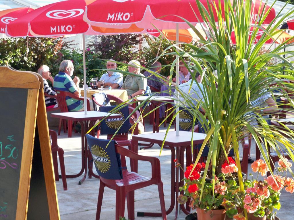 La Grande Tortue Hotel Cande-sur-Beuvron Exterior photo